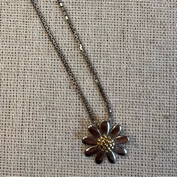 METALSMITHS STERLING
Daisy Pendant - comes with chain - Picture 5 of 5